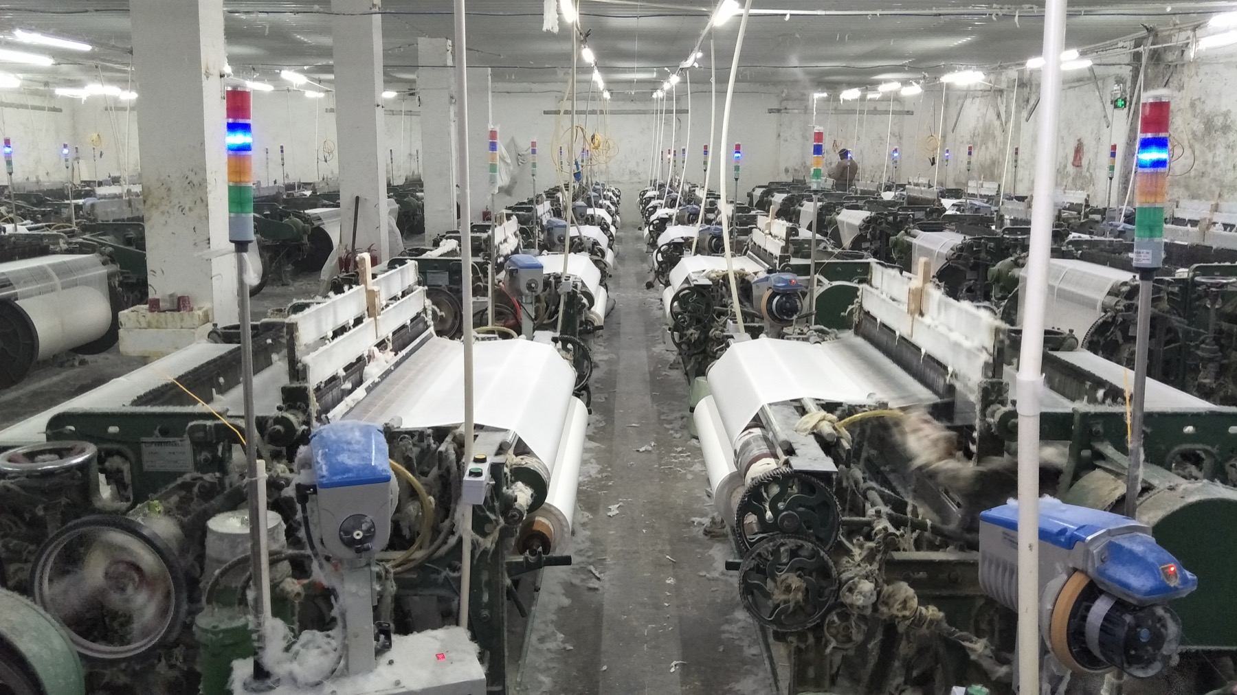 MG768 airjet looms running in a textile factory hall